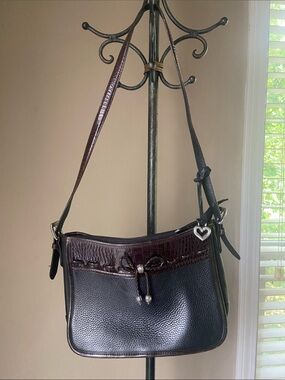 VTG Brighton Classic Collection Leather Shoulder Bag Bow Crocodile Accents Black